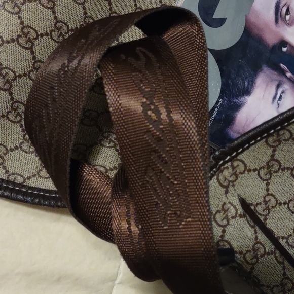 100% authentic Gucci magnet snaps Messenger Bag! - Picture 9 of 11